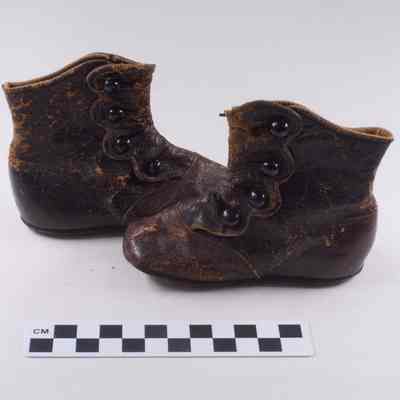 Brown leather children's shoes