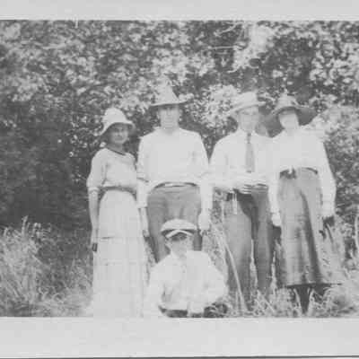 D. & J. Milton, Lawrence Orr, Jane Gardner & Howard Gardner (sitting)