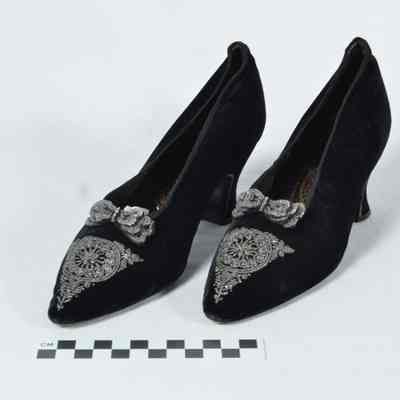 Wedding shoes of black satin