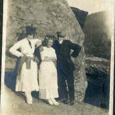 Three people visiting Jefferson Rock