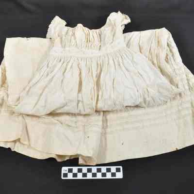 Off-white chemise for young girl