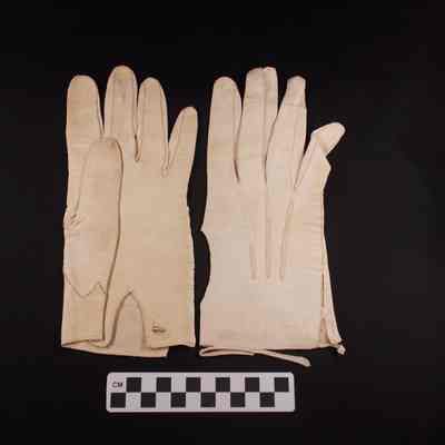 Man's kid gloves