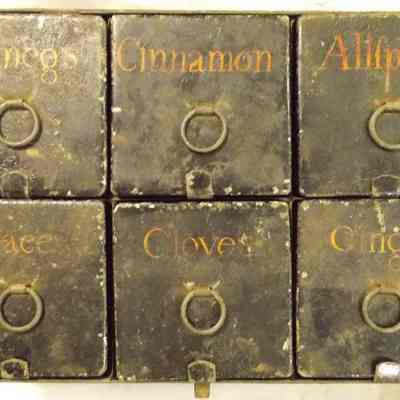 Metal spice storage containers