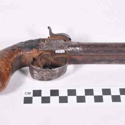 Double barrel dueling pistol