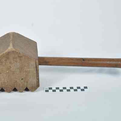 Flax mashing maul