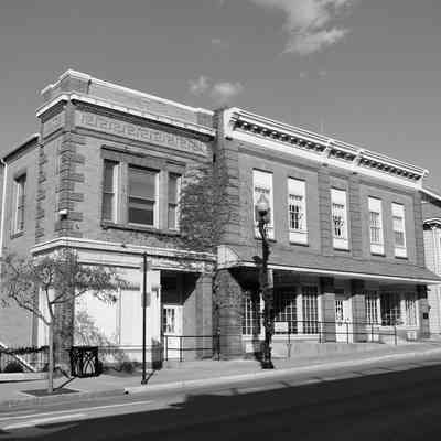 East Washington Street, Charles Town