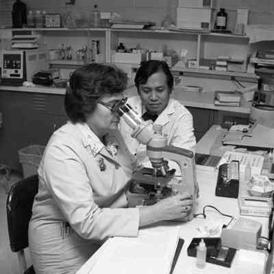 Ealine Athey (L) and UNK (R)