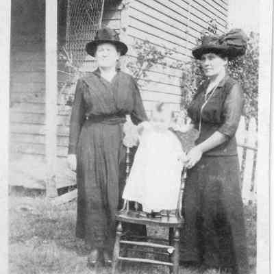 Daisy Gardner and Hattie Hill with Ella Mae Hill (on chair), 1918