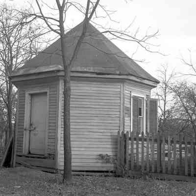 Happy Retreat or Mordington: Origformat: Other