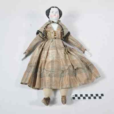 China doll with cloth body