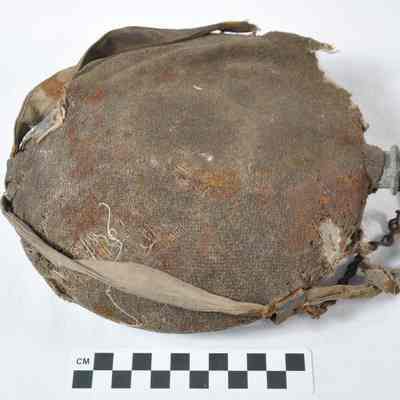 Tin canteen (US) covered with cloth