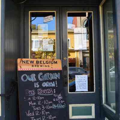 Pandemic signs at Mecklenburg Inn