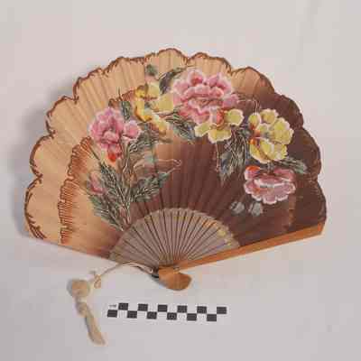 Folding paper fan