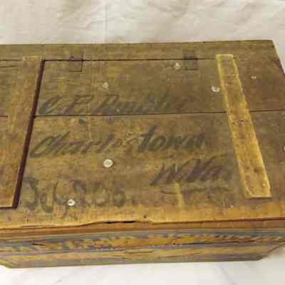 Wooden crate or box with hinged lid