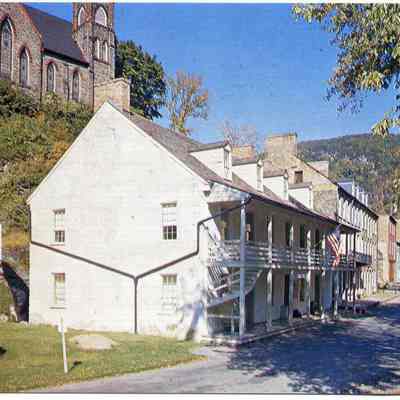 Visitor Center (Old Stagecoach Inn) and Historic Shenandoah Street