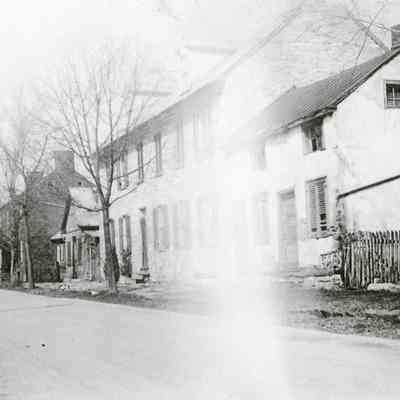 Main or Queen Street in Middleway