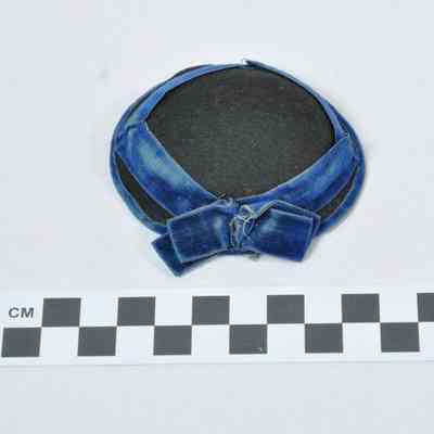 Round black doll hat