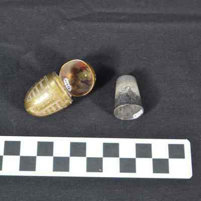 Thimble and thimble holder