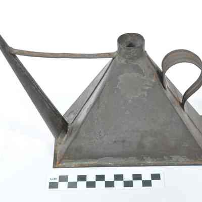 Tin oil can
