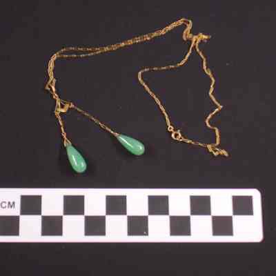 Jadeite necklace with gold chain