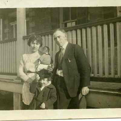 Ethel & Lawrence Orr with grandchildren, late 1930s
