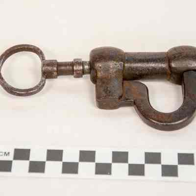 Iron screw lock with key