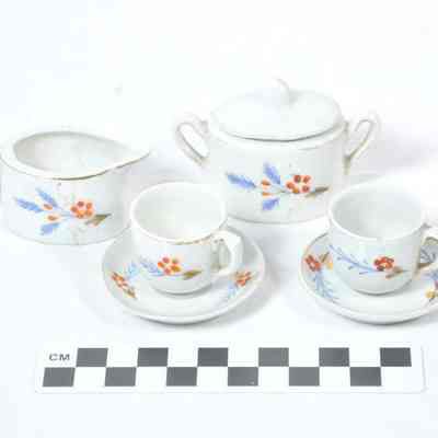 Doll's tea set