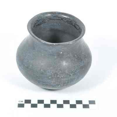 Black earthenware pot