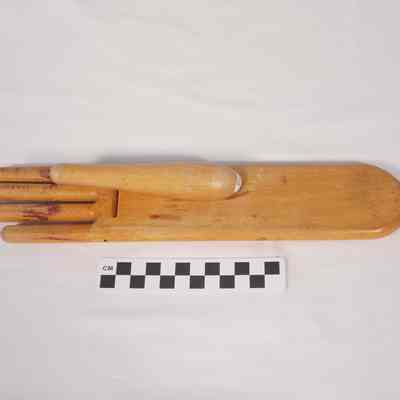 Wooden glove stretcher