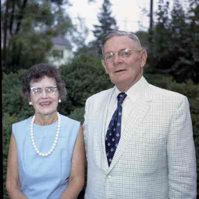 John and Lyde Alfriend with children and grandchildren