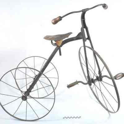 Iron tricycle with wooden grips