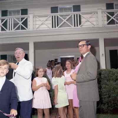 John and Lyde Alfriend with children and grandchildren