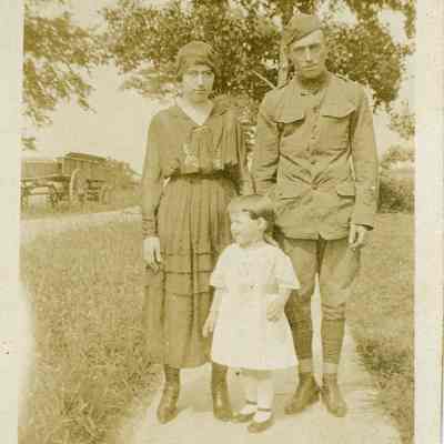 unidentified family, c1918