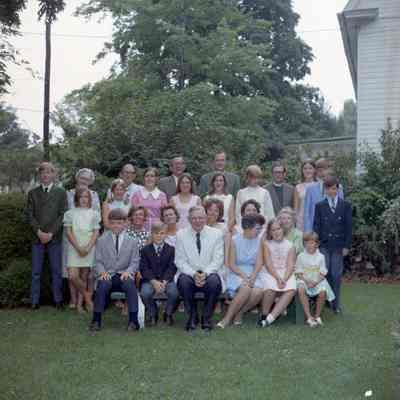 John and Lyde Alfriend with children and grandchildren