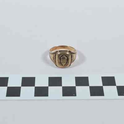10 karat gold class ring