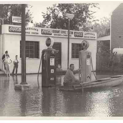 Kerrigan's Service Station during Harpers Ferry flood, Aug 20, 1955: IMG2025.026.001 (46)