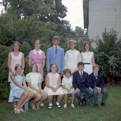 John and Lyde Alfriend with children and grandchildren