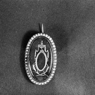 Washington Family mourning pins