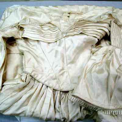 White silk wedding gown: Origformat: Other