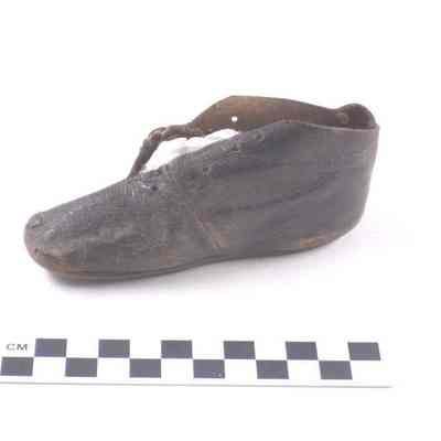 Brown leather children's shoe