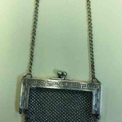 Ladies chain-link purse
