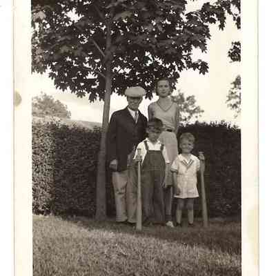 Thomas Buchanan Welsh, Dorothy Webb Welsh, Harold McClellan Welsh and Bobby Linden Welsh with baseball bats, undated: IMG2025.026.001 (32)