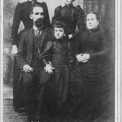 Mr. & Mrs. Licklider, & Lola, Lillie, & Clara Licklider