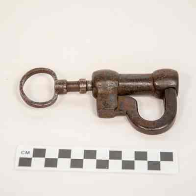 Iron screw lock with key