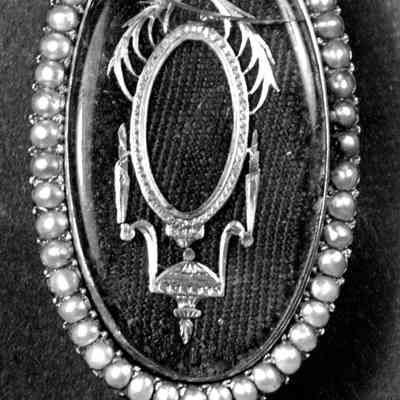 Washington family brooch