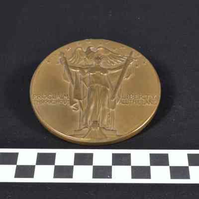 Bronze George Washington memorial medal