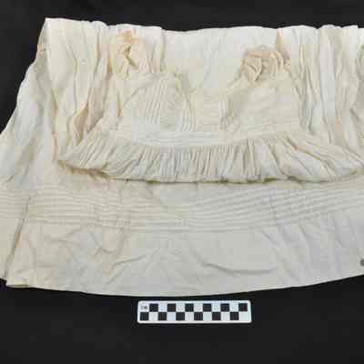 Off-white chemise for young girl