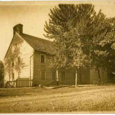Holl's Pump & Tavern