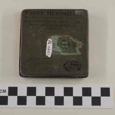 Metal tobacco box