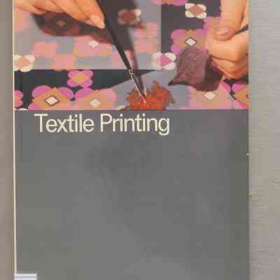 The Thames and Hudson manual of textile printing / by Joyce Storey.